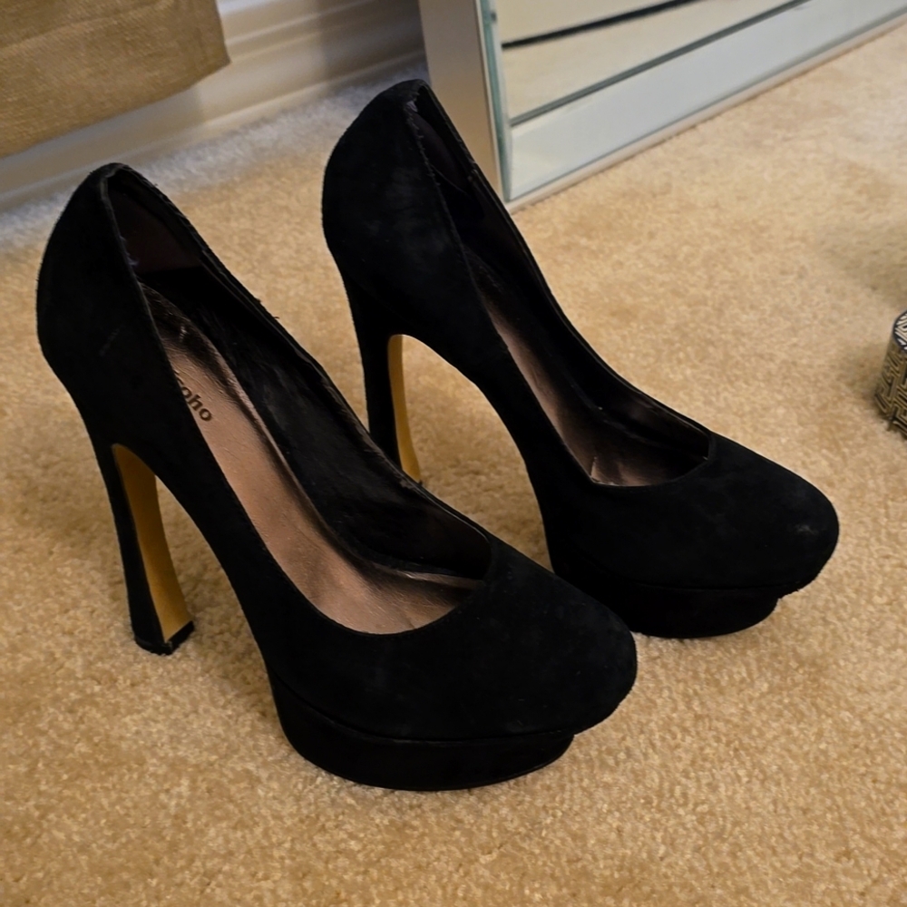 High heels suede pumps